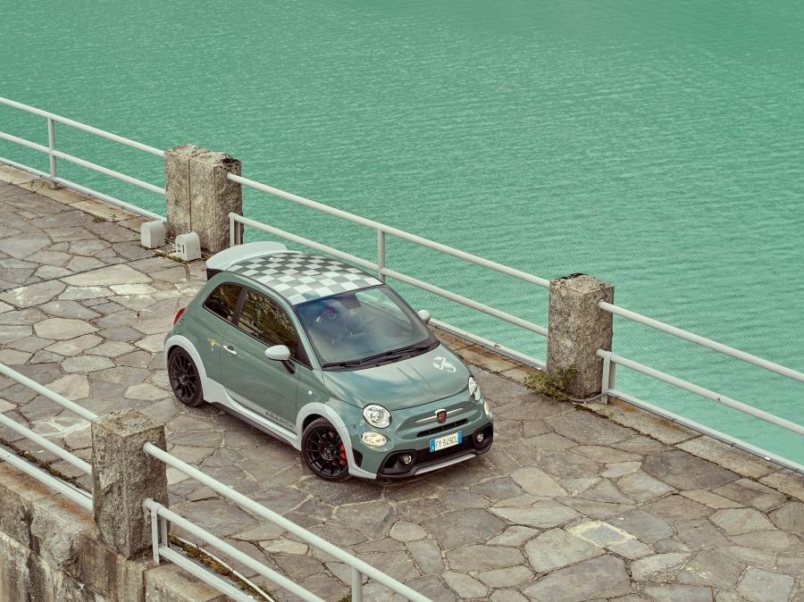  Abarth 695 70° Anniversario (312) 2019 года  (WW) (фото 20 из 70)